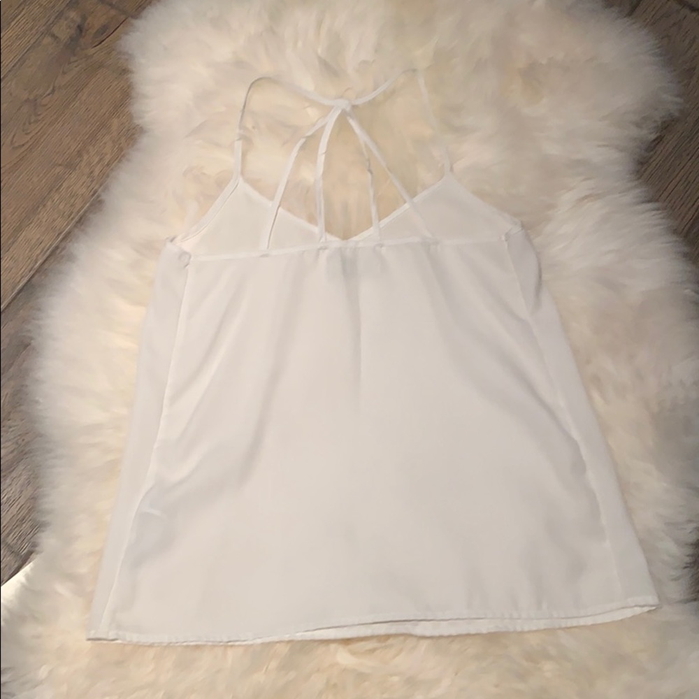 White top - Picture 2 of 5